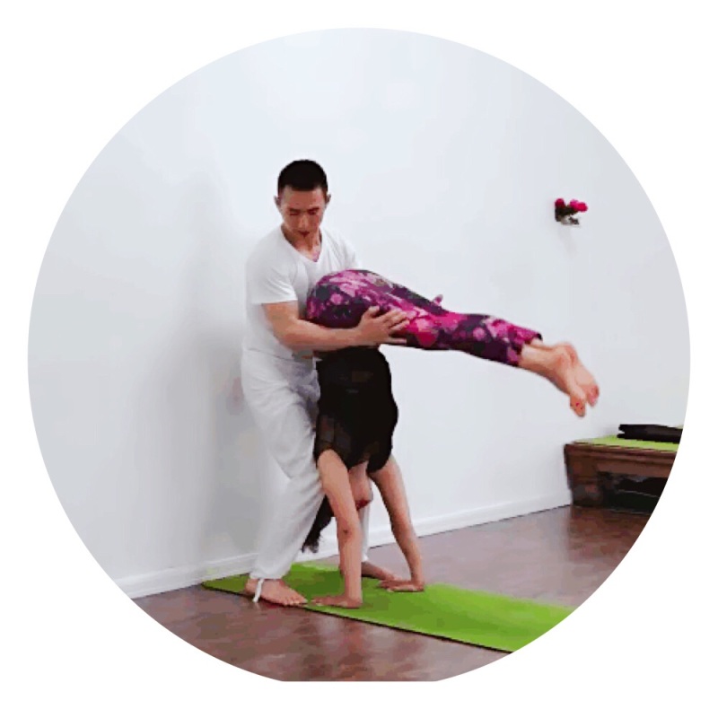 二讲并腿前屈慢起手倒立的辅助技巧!