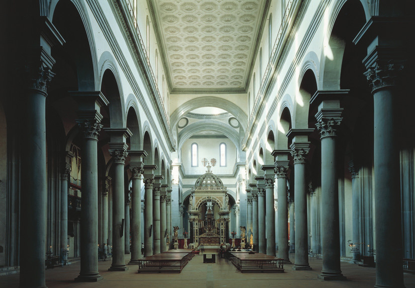 布鲁内莱斯基还有一件作品,是他给美第奇家族设计的 圣洛伦佐大教堂