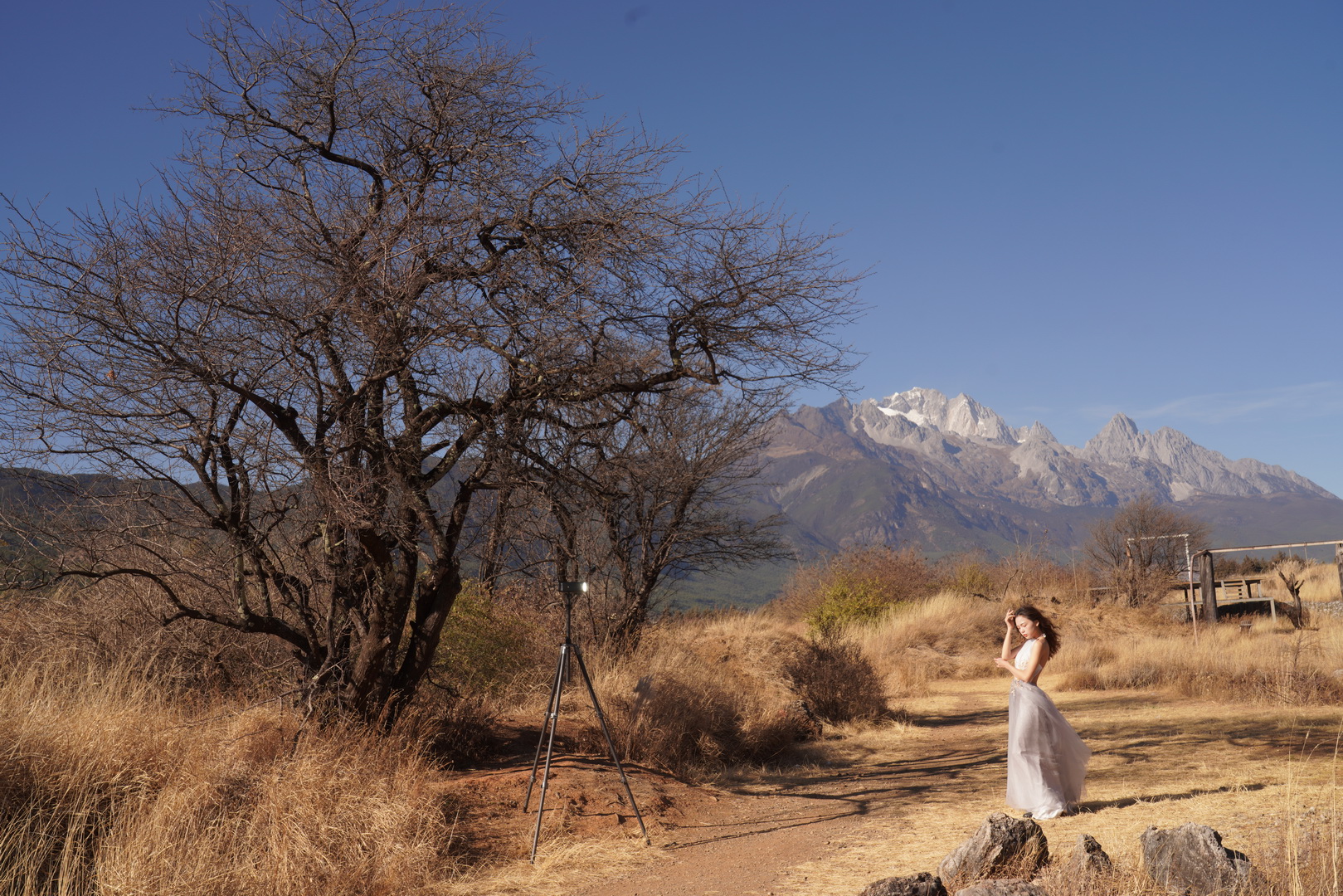 视频现场环境人像拍摄教学-丽江天堂角落
