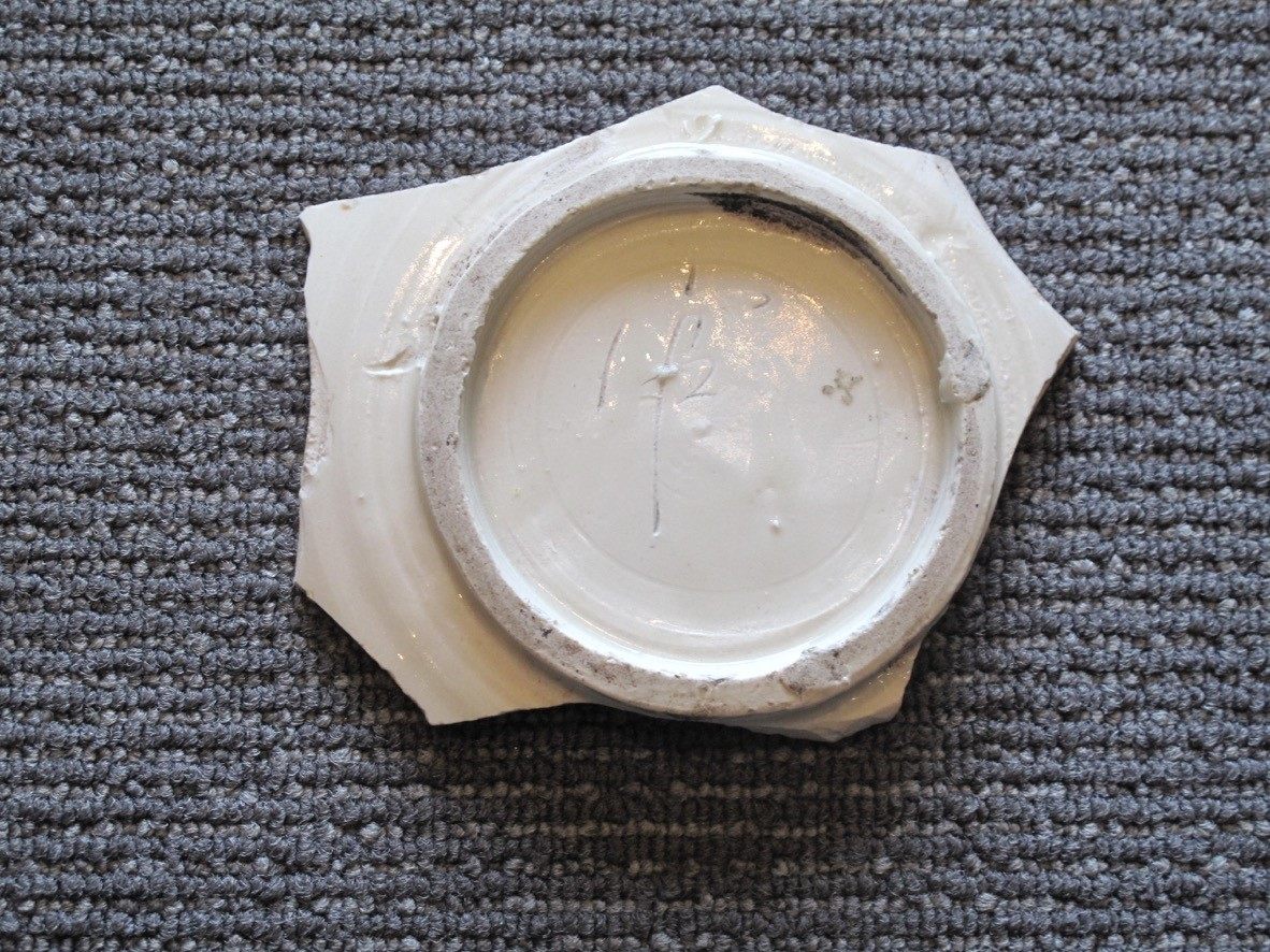 埃及福斯塔特遗址出土 北宋 定窑"官"字款瓷片