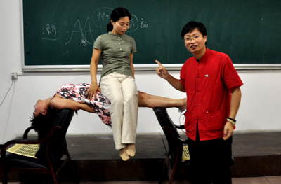 曹博士示范人桥钢板催眠秀2019年曹博士亲授全球第一美国ngh/nb/imhtc