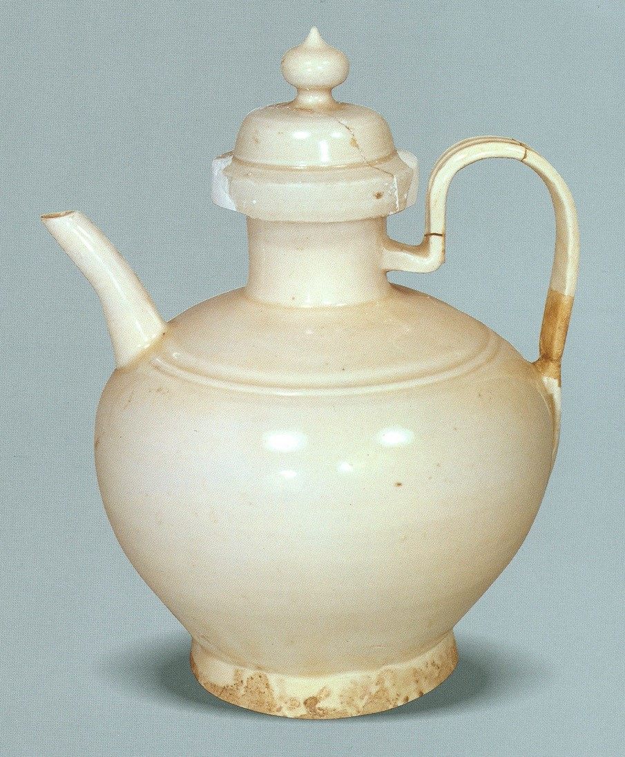 内蒙古赤峰大营子驸马墓出土 辽 定窑白釉执壶