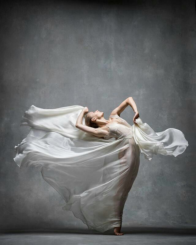 舞动,用身体发出内在的声音,让身体释放积压的情绪和创伤,变得柔软