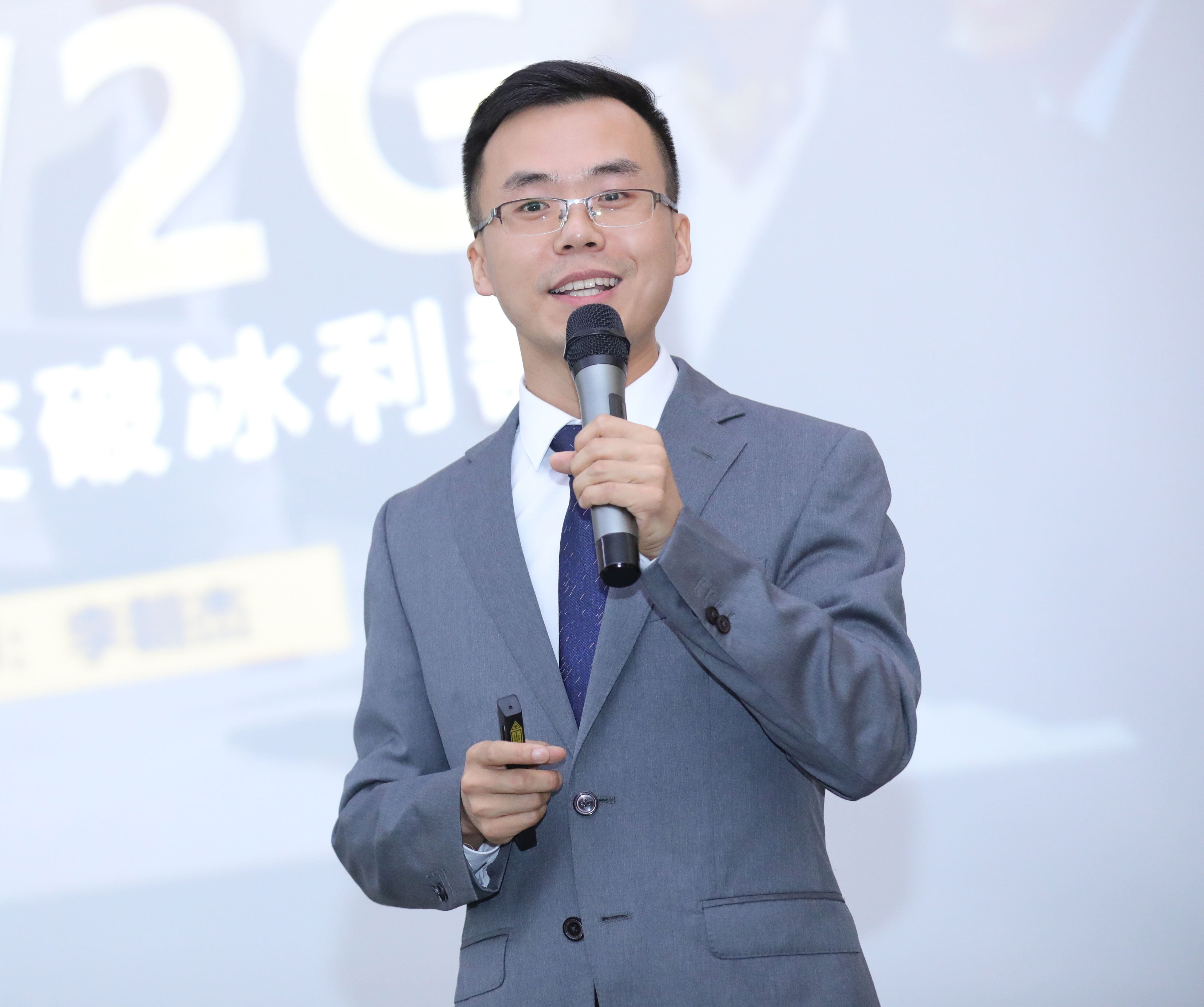 05【演讲台风】搞定五个肢体动作,呈现大气台风