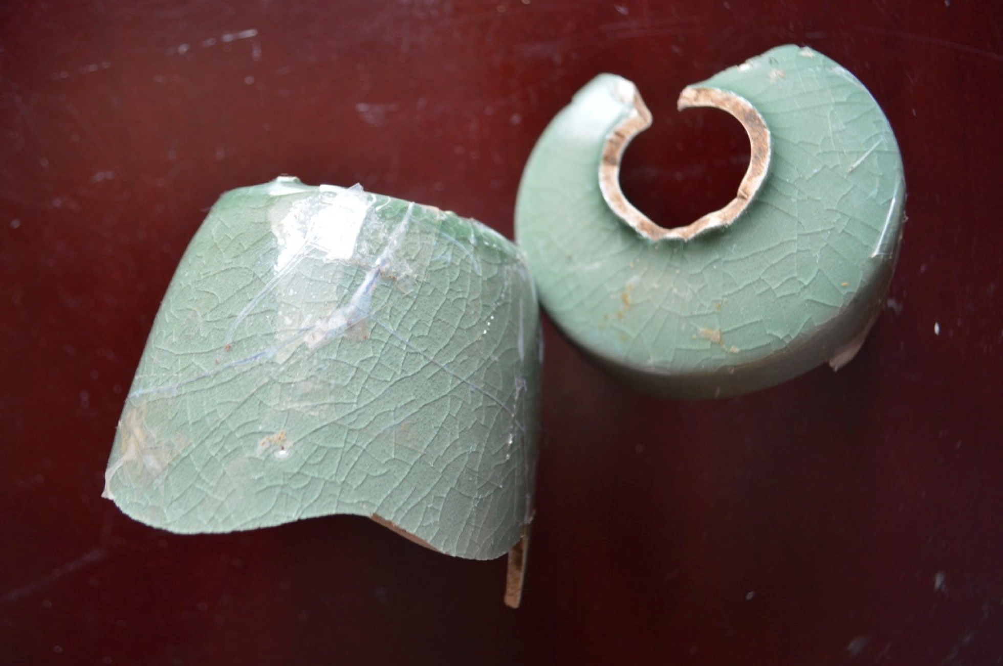 宝丰清凉寺窑址出土金类汝窑盘口瓶残片